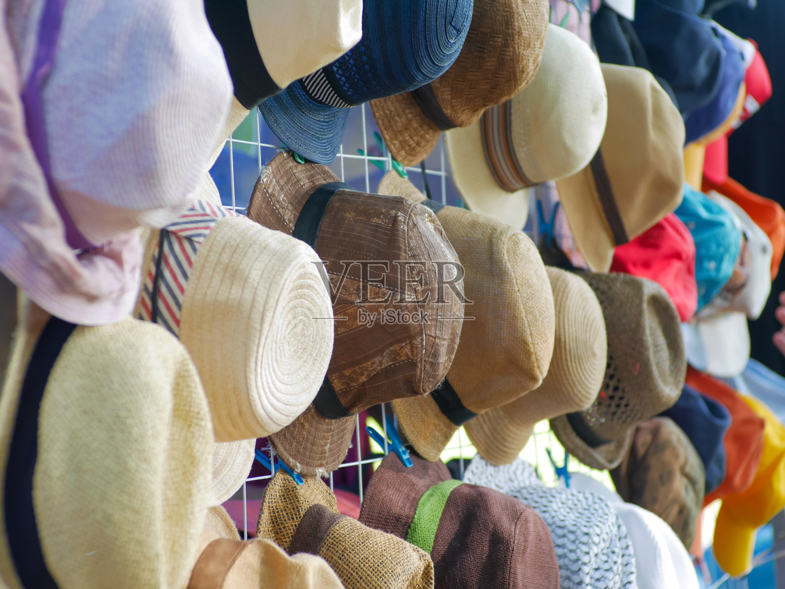 帽子销售商的各种大小，型号和颜色照片摄影图片