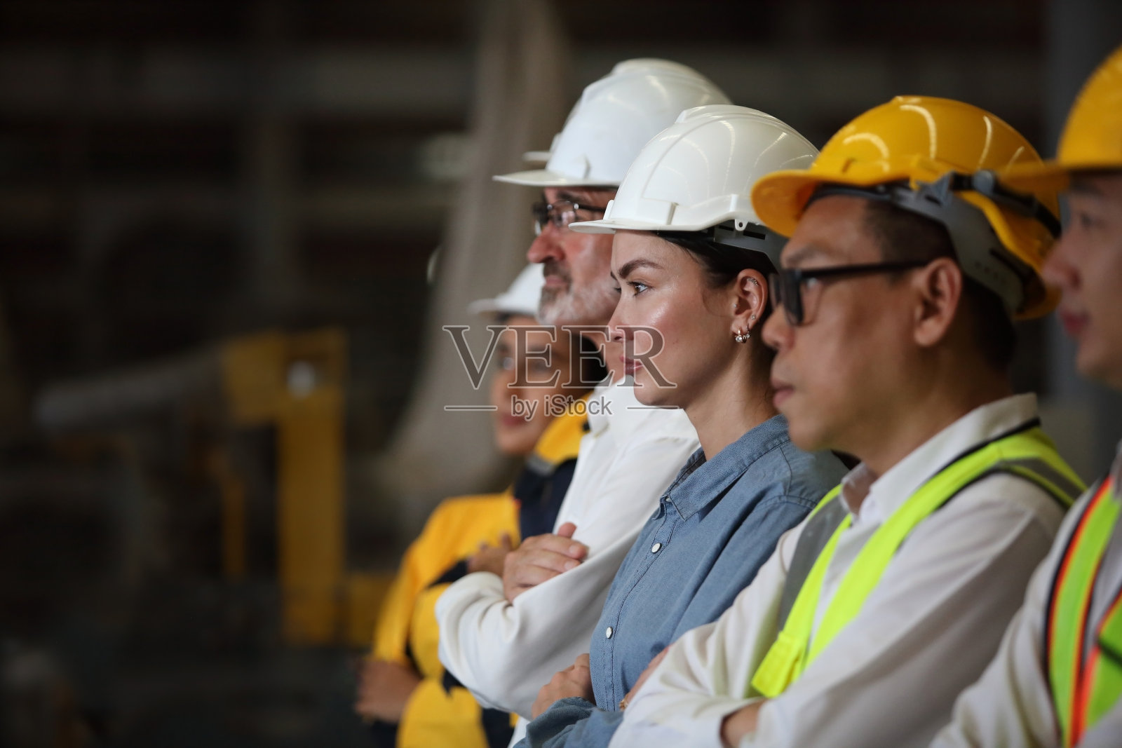 工程师团队站在工业照片摄影图片