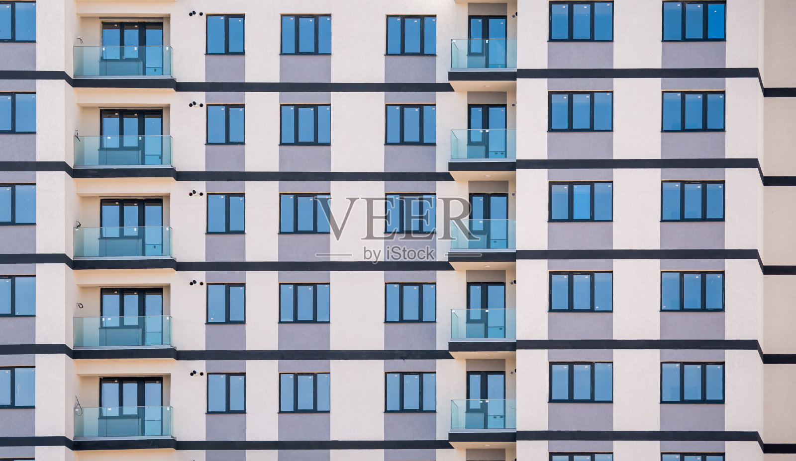 罗马尼亚布加勒斯特的一栋新建公寓楼的特写细节照片摄影图片