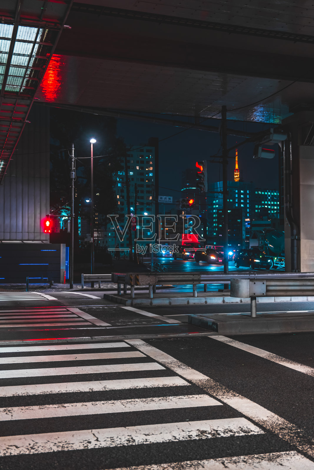 东京午夜的高速公路大桥和城市灯光照片摄影图片