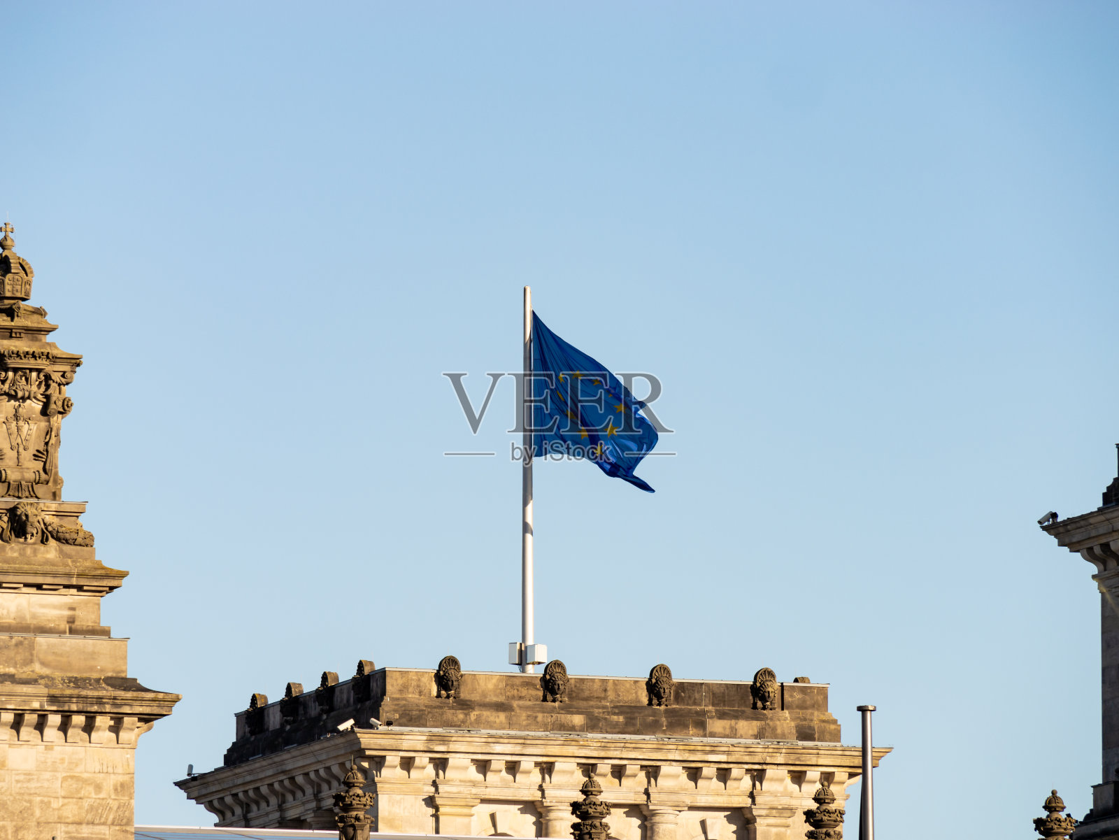 柏林国会大厦上的欧盟旗帜照片摄影图片