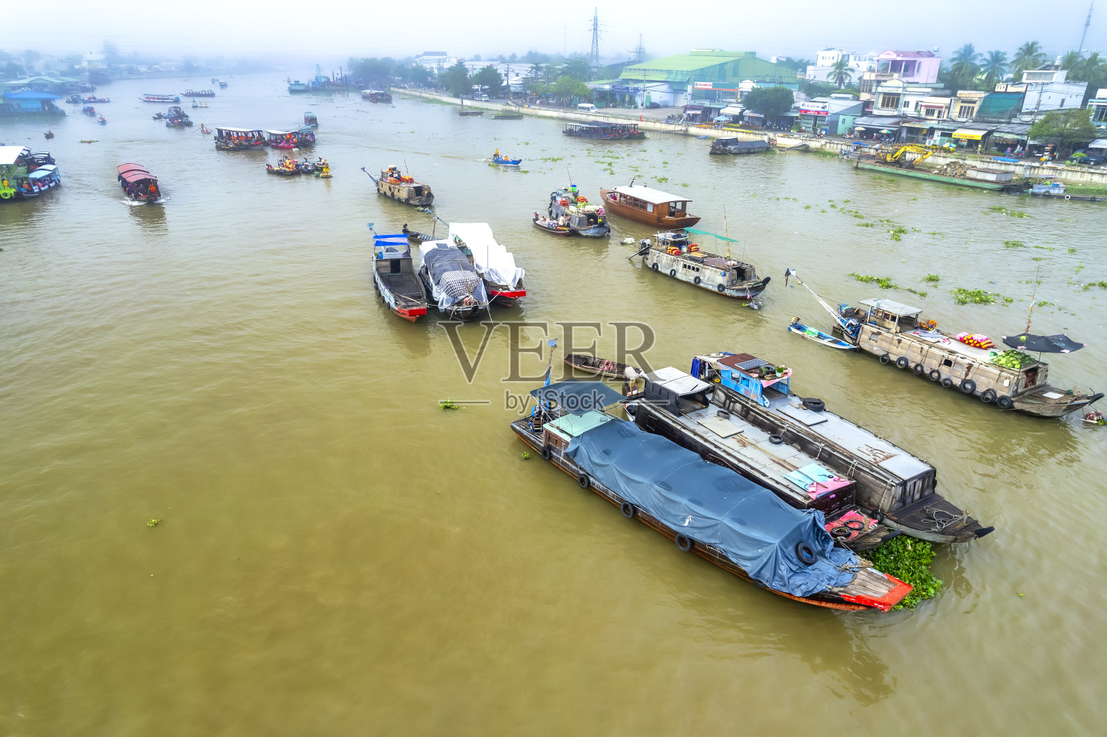 越南芹苴市彩让水上市场鸟瞰图。照片摄影图片