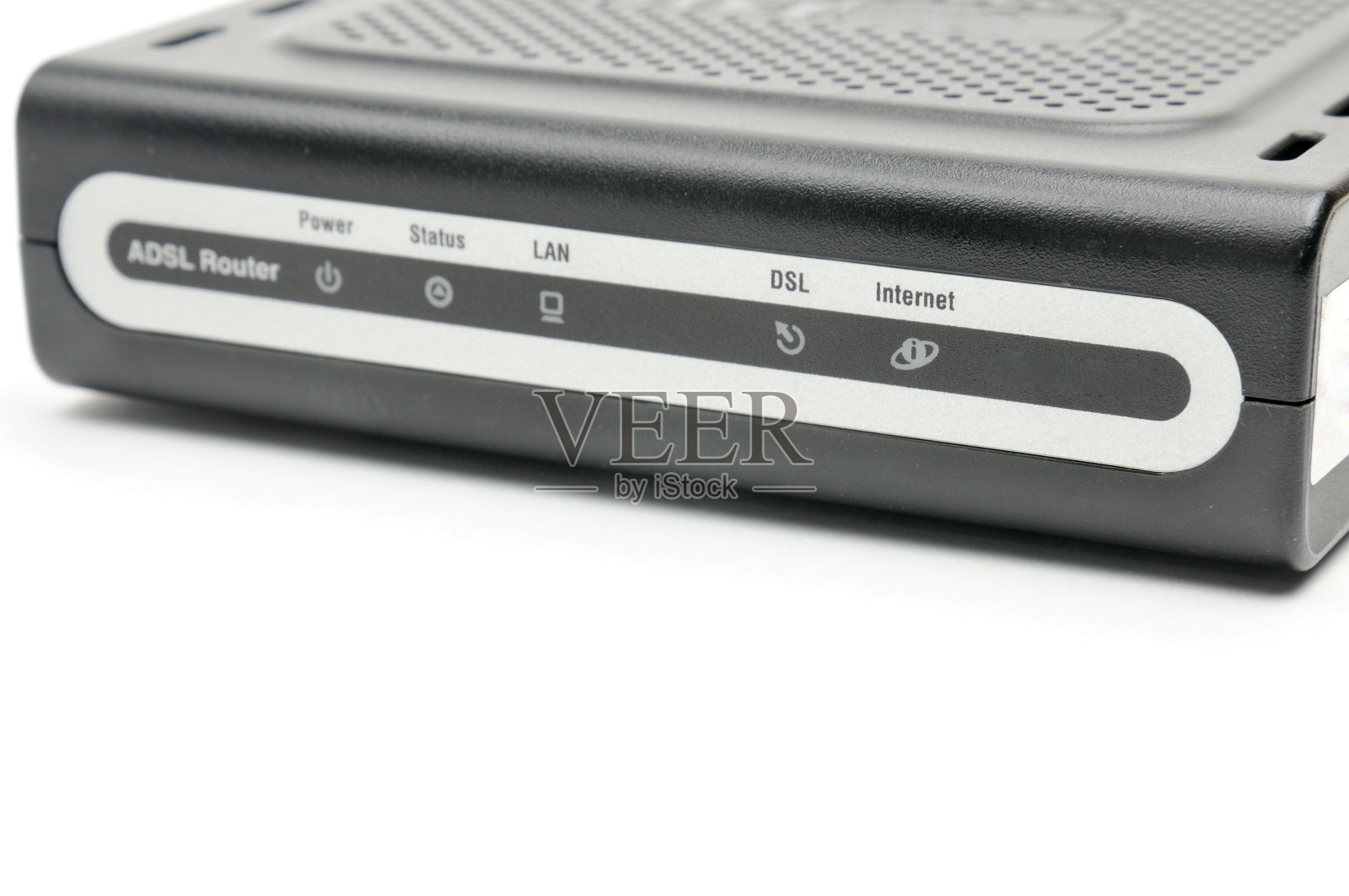 用于连接本地和全球互联网的路由器调制解调器，白色背景照片摄影图片