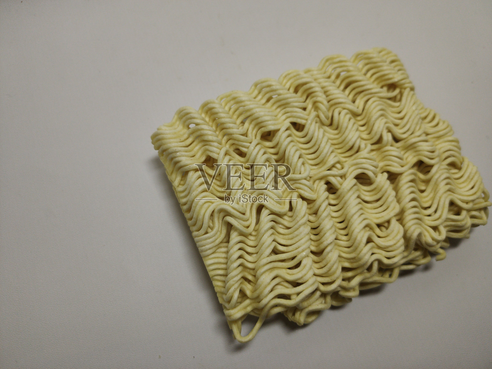 黄色生方便面照片摄影图片