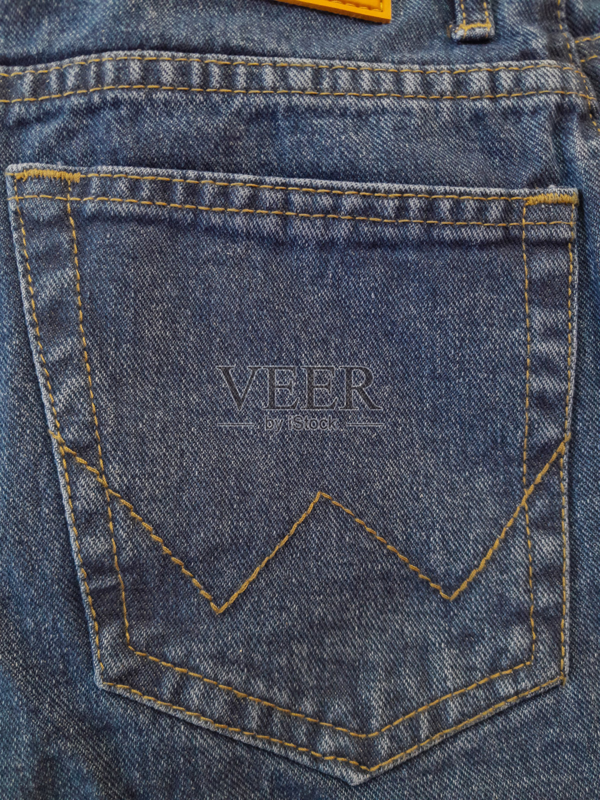 牛仔裤的口袋里照片摄影图片