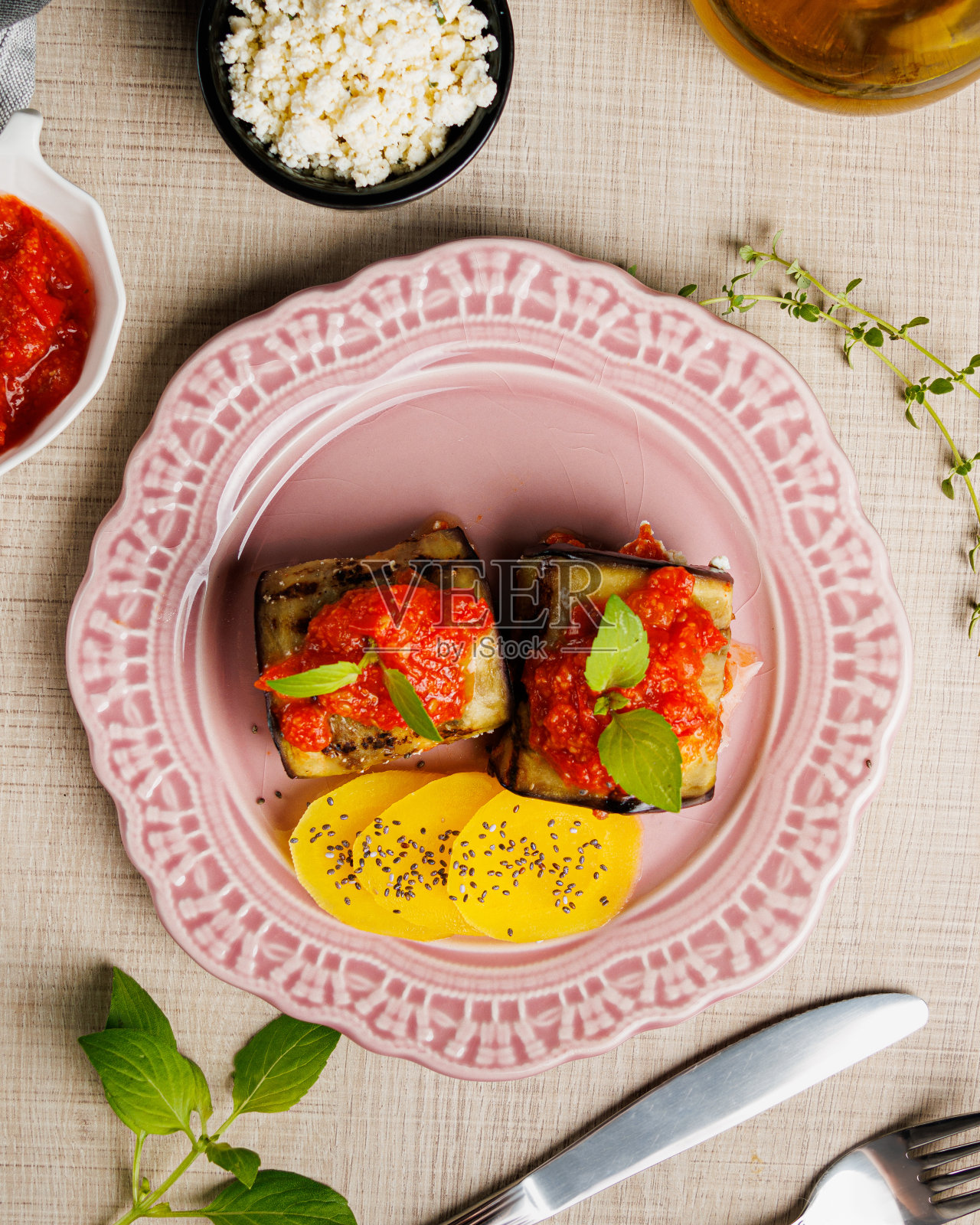 茄子卷配乳清干酪照片摄影图片