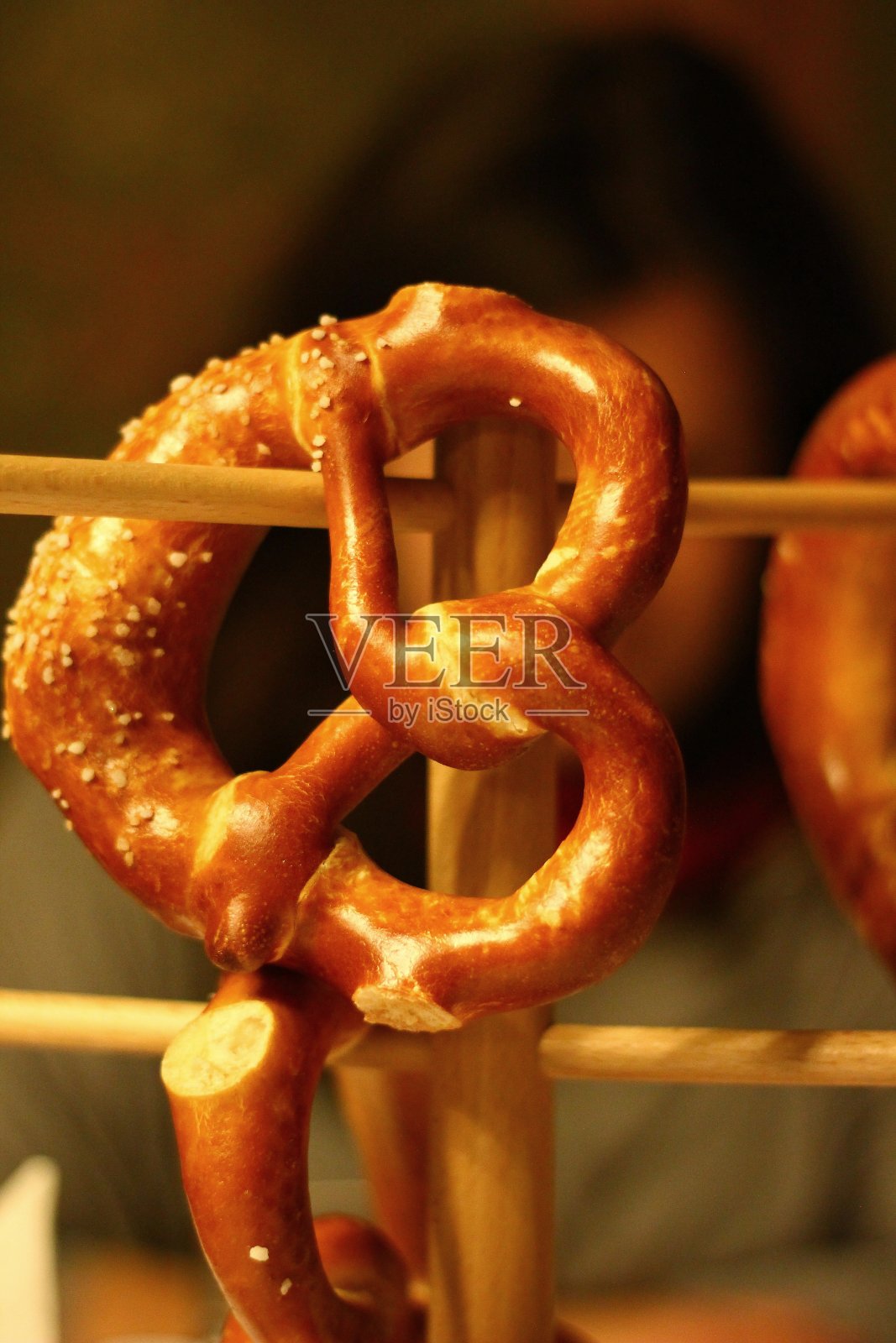 餐厅里有典型的德国菜照片摄影图片