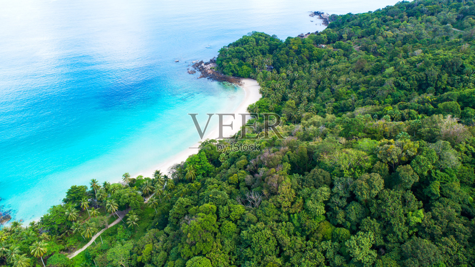 美丽的普吉岛热带海滩海鸟瞰图位于泰国普吉岛的自由海滩照片摄影图片