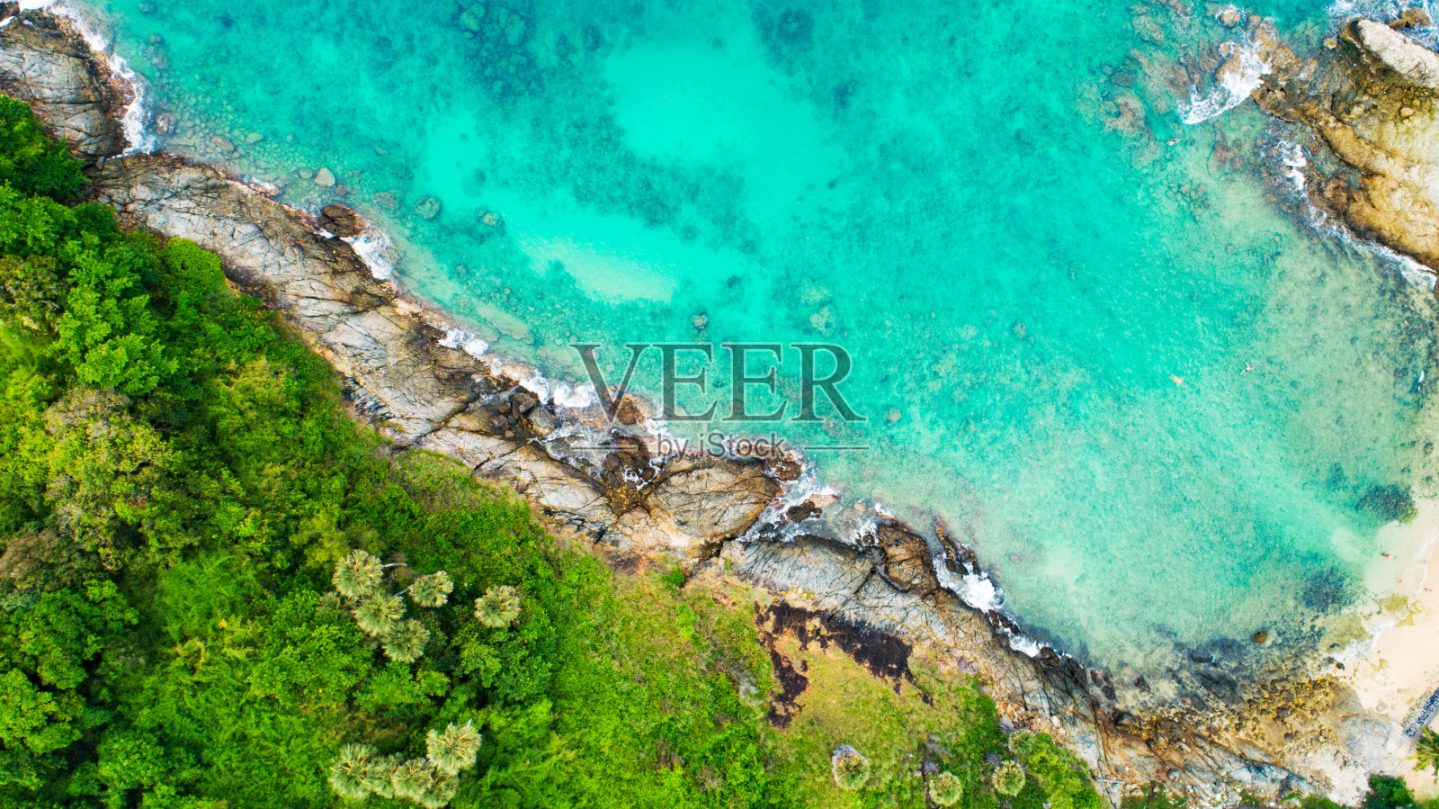 美丽的普吉岛热带海滩海鸟瞰图位于泰国普吉岛亚努伊海滩照片摄影图片