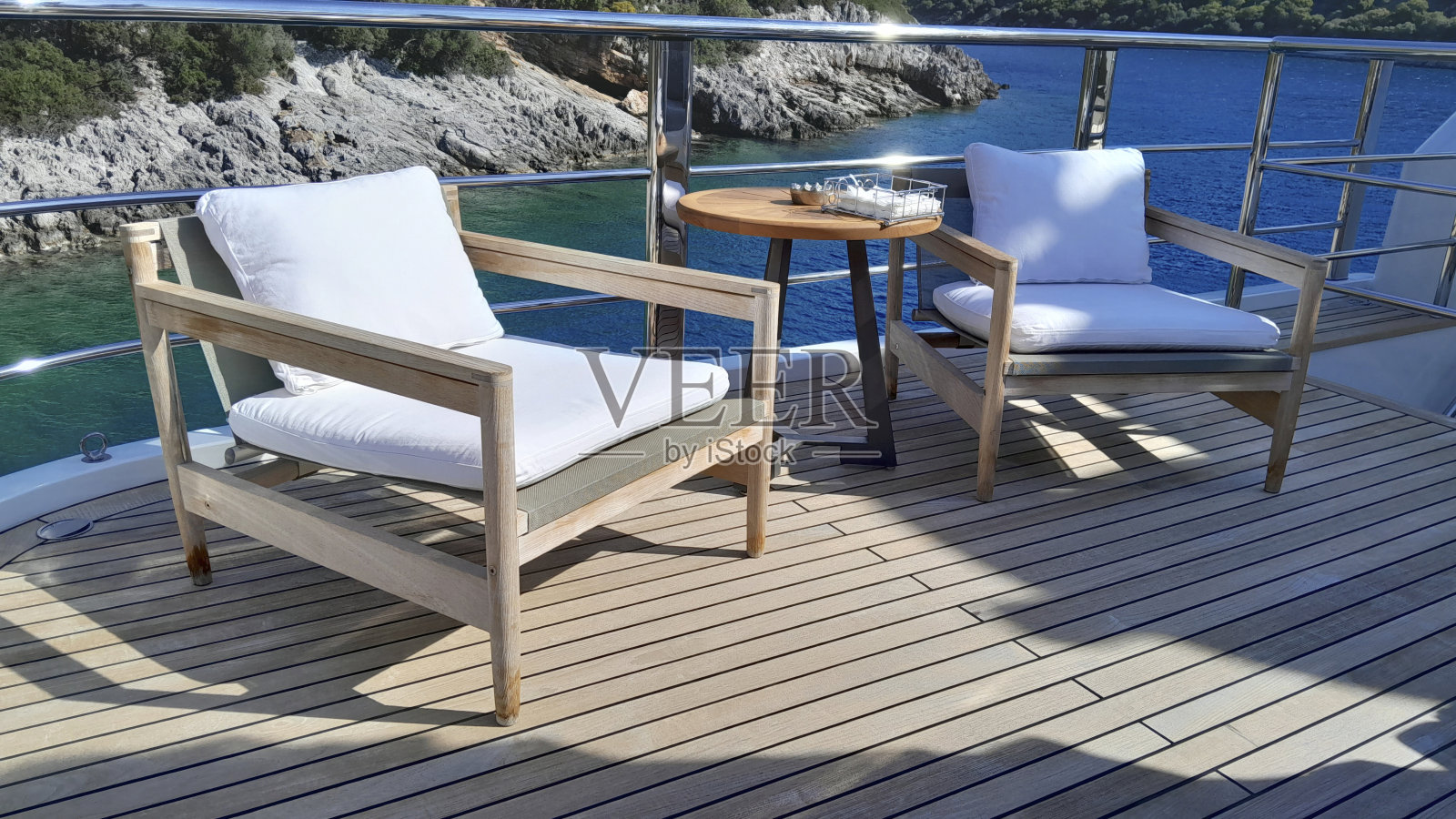 船甲板上的椅子照片摄影图片