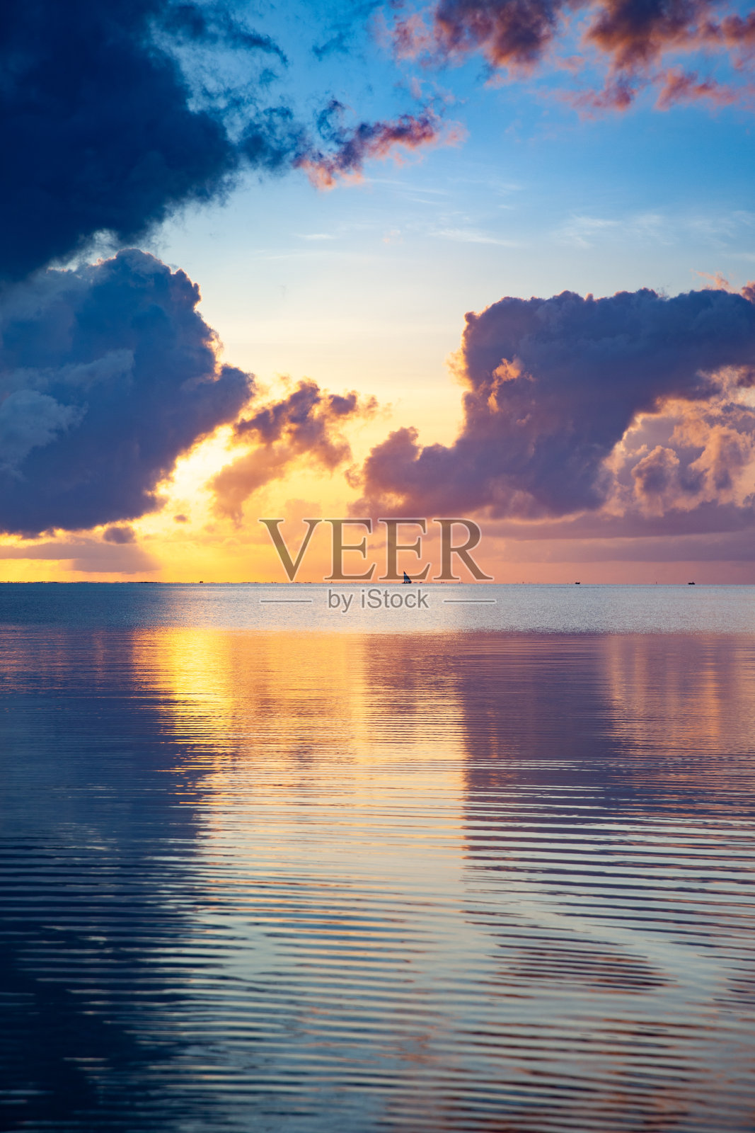 太平洋上美丽多彩的日出照片摄影图片