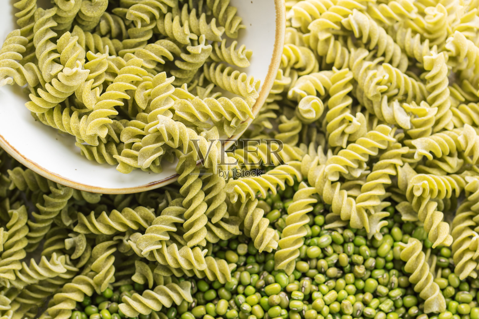 绿豆意大利面照片摄影图片