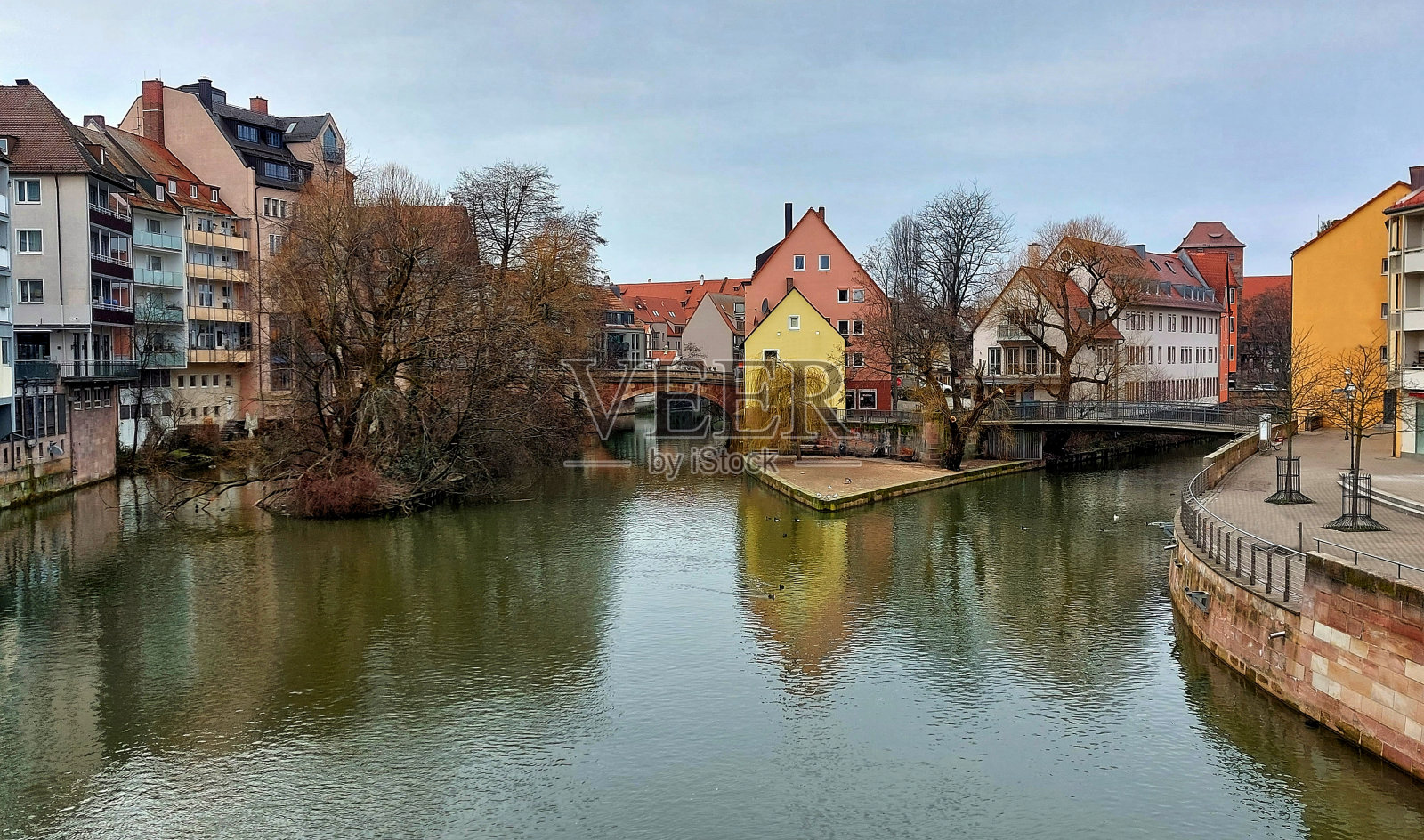 德国纽伦堡佩格尼茨河上的风景照片摄影图片