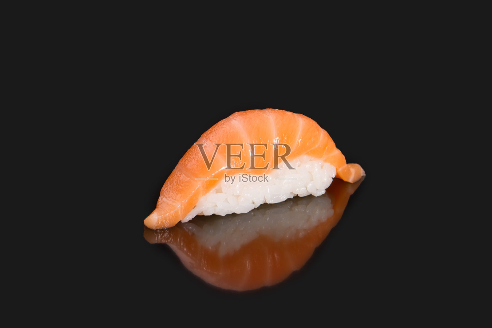 日本料理菜单。三文鱼寿司照片摄影图片