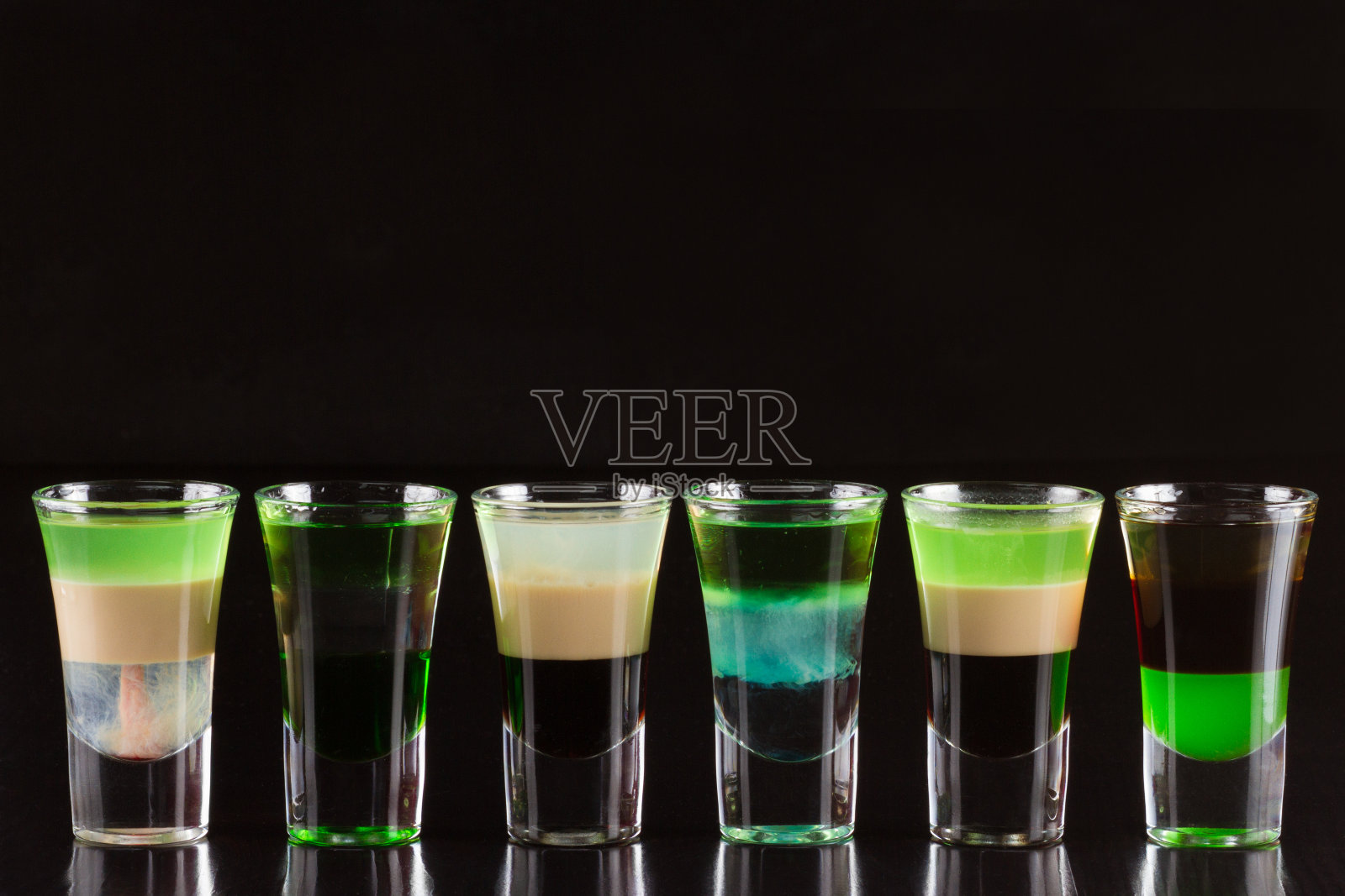 以系列鸡尾酒小吧台为卡照片摄影图片