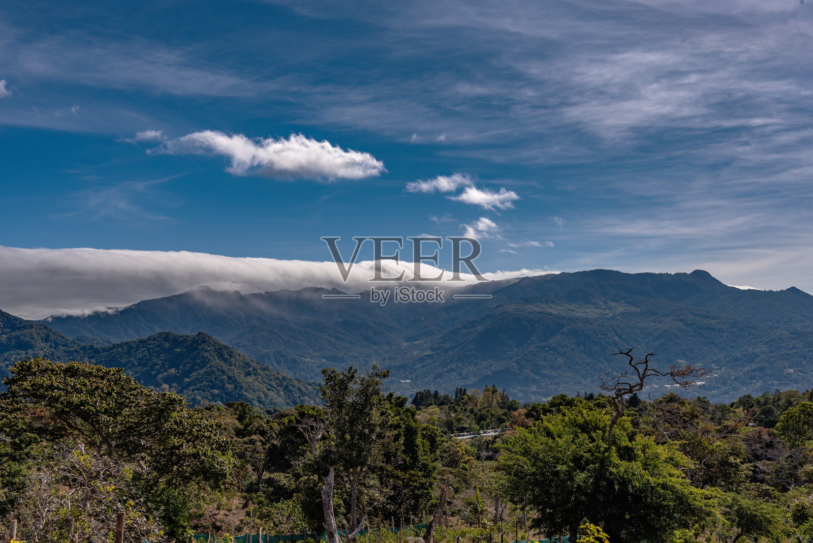巴拿马奇里基市波奎特镇附近的塔拉曼卡山脉景观照片摄影图片
