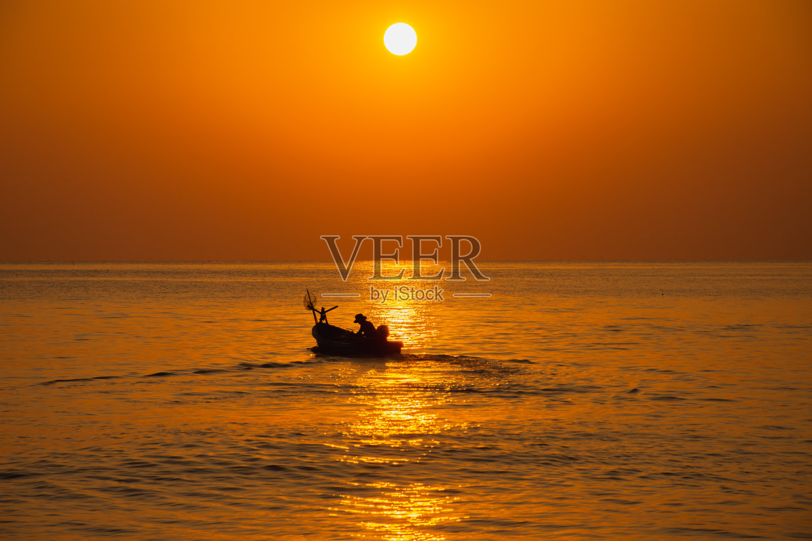 黑色的剪影，美丽的夕阳照片摄影图片