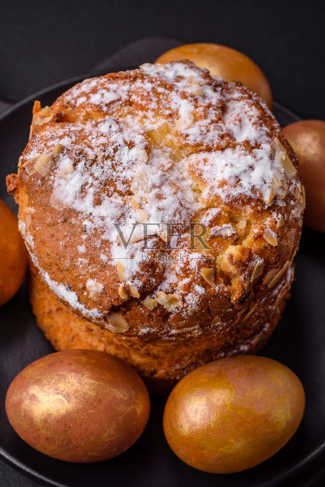 美味新鲜的复活节蛋糕，有水果和葡萄干照片摄影图片