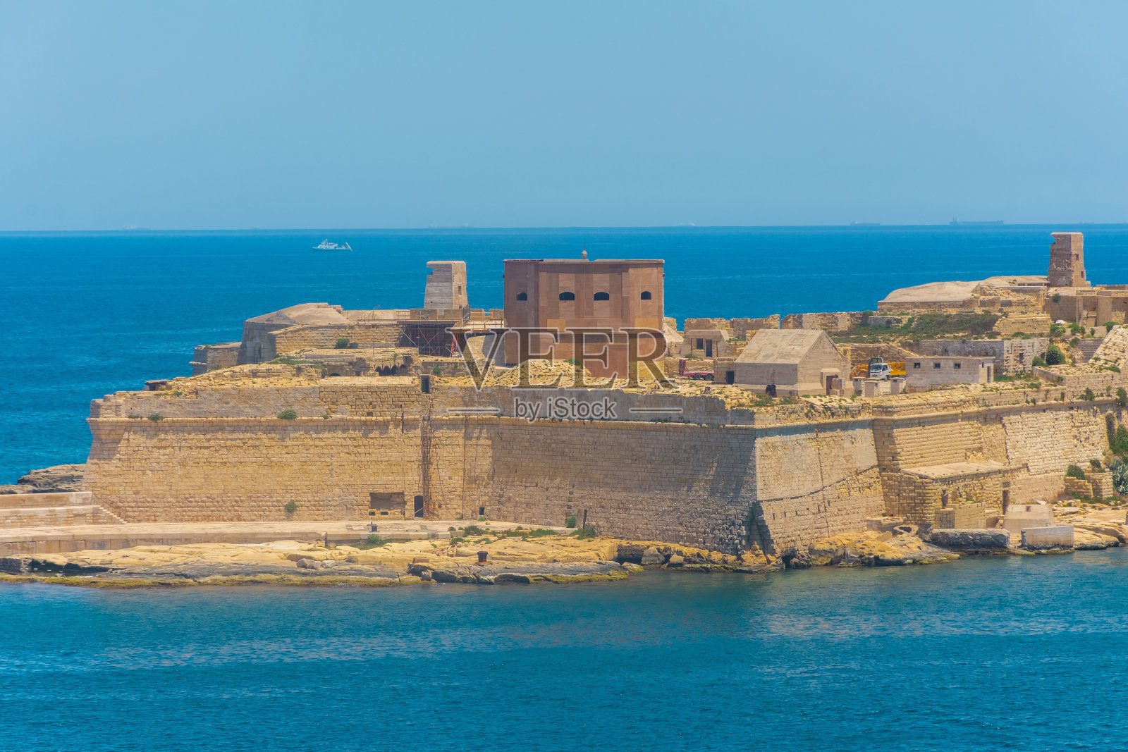 从马耳他瓦莱塔俯瞰里卡索利堡照片摄影图片