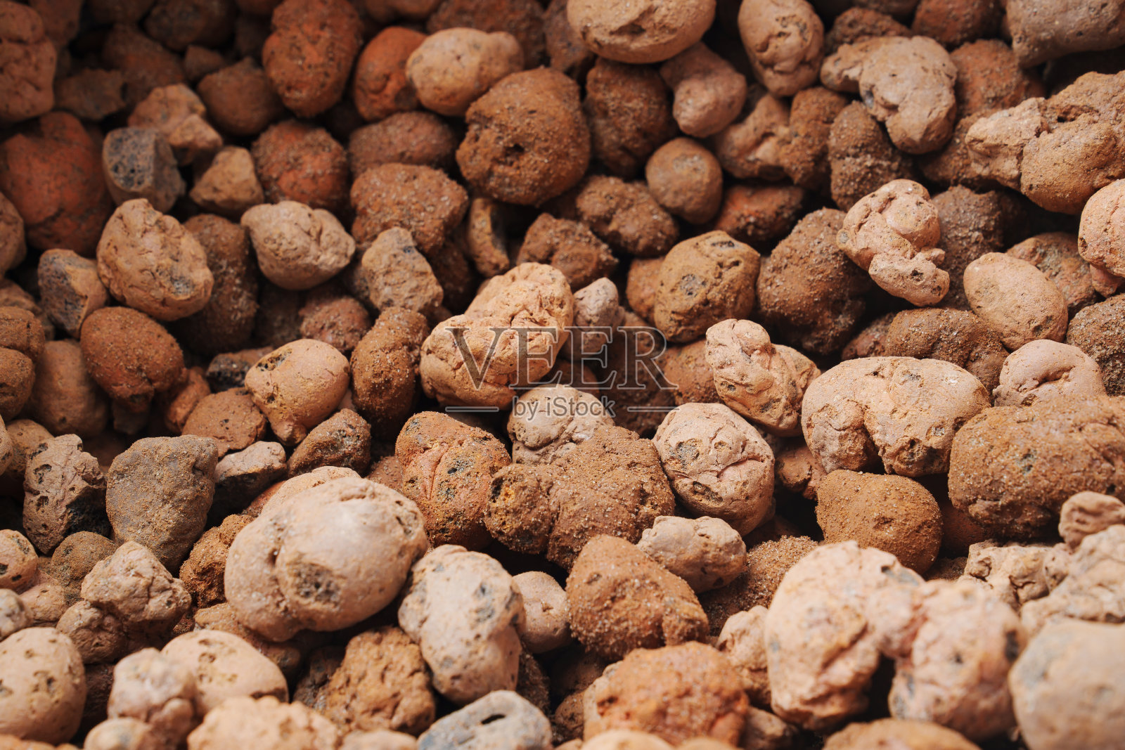 膨胀粘土。粘土:用于建筑和种植植物的小块粘土照片摄影图片