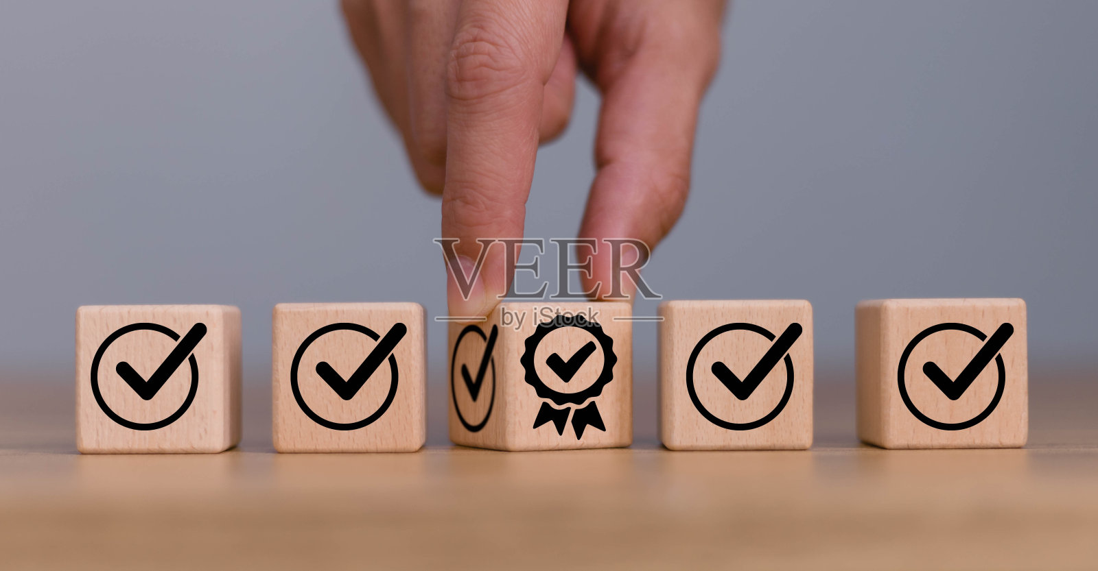 职业和员工发展。个人发展理念。工作正在进行中。公司法规和遵从性。质量控制管理，ISO认证。产品、服务质量保证。照片摄影图片