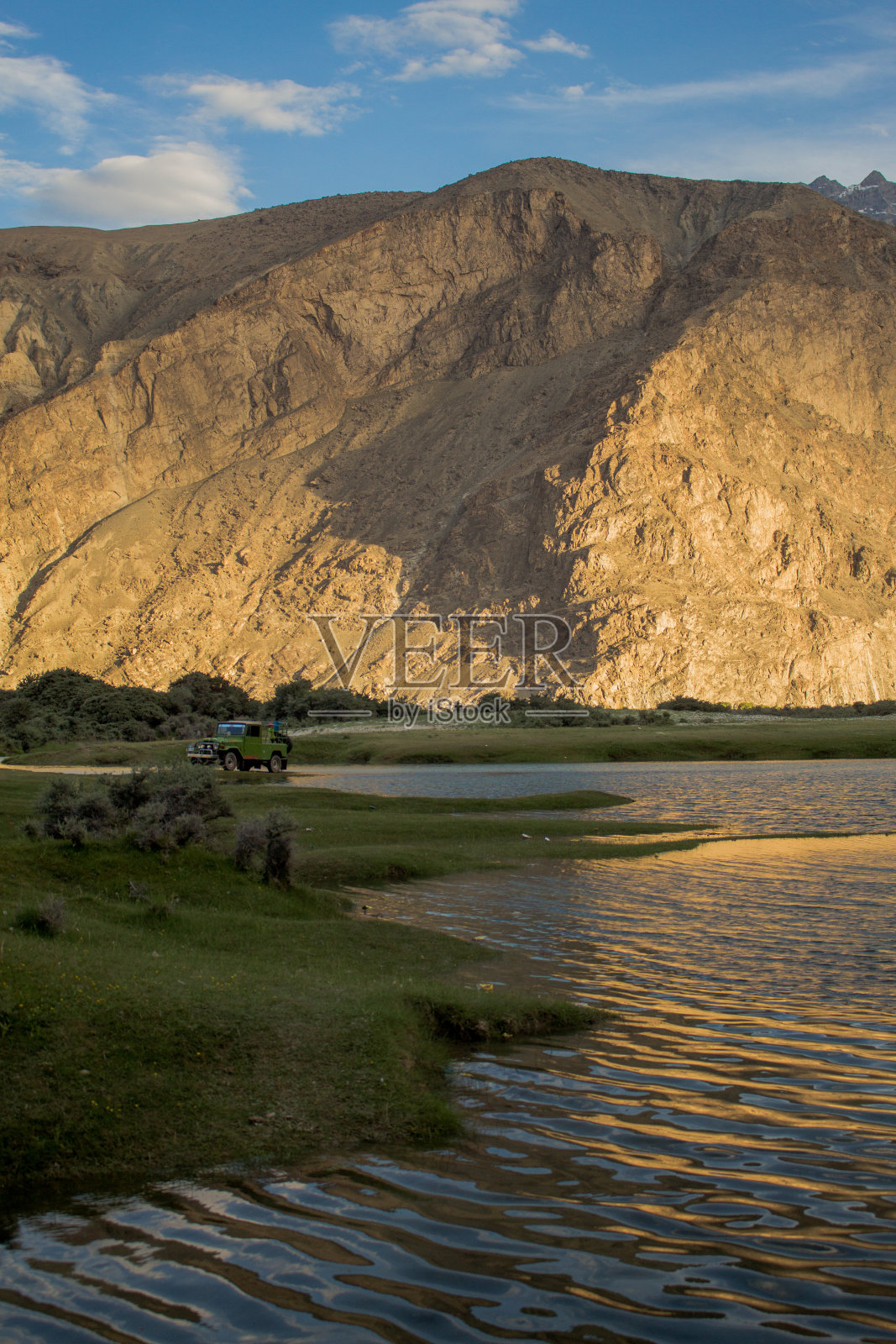 一幅画里有四种自然。照片摄影图片