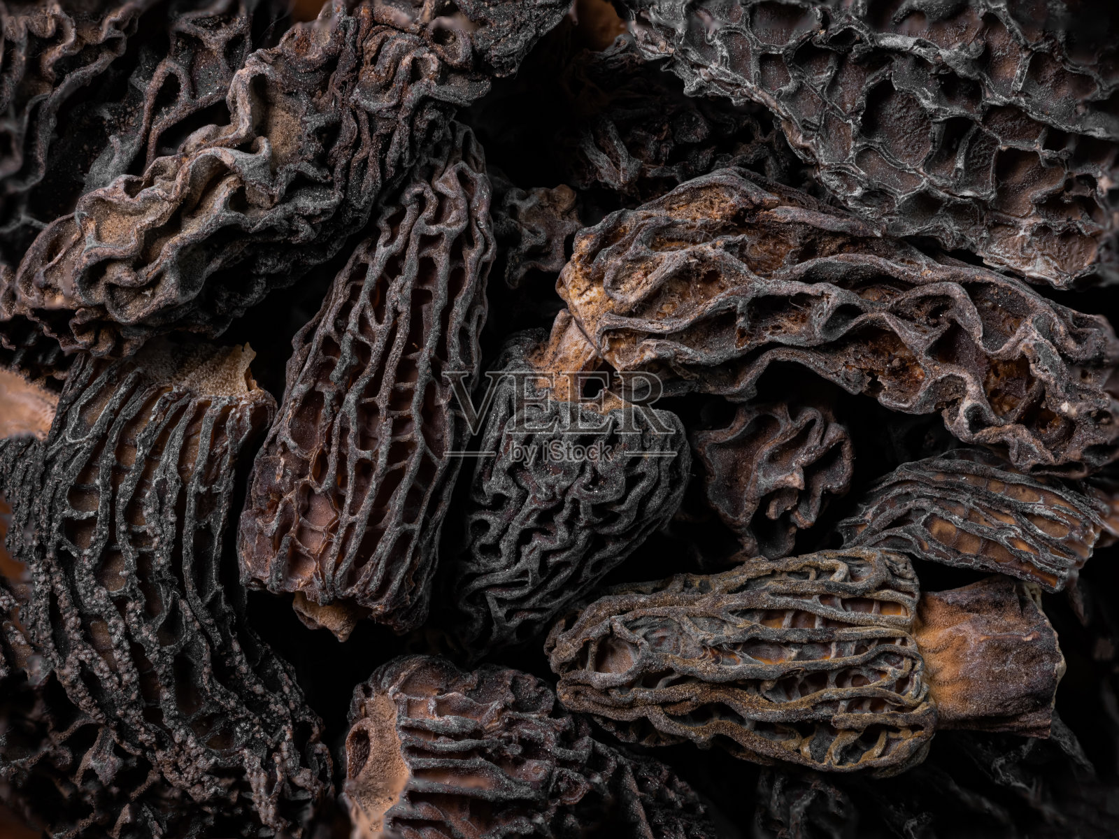 干羊肚菌的特写镜头非常接近细节。理想的食物背景。照片摄影图片