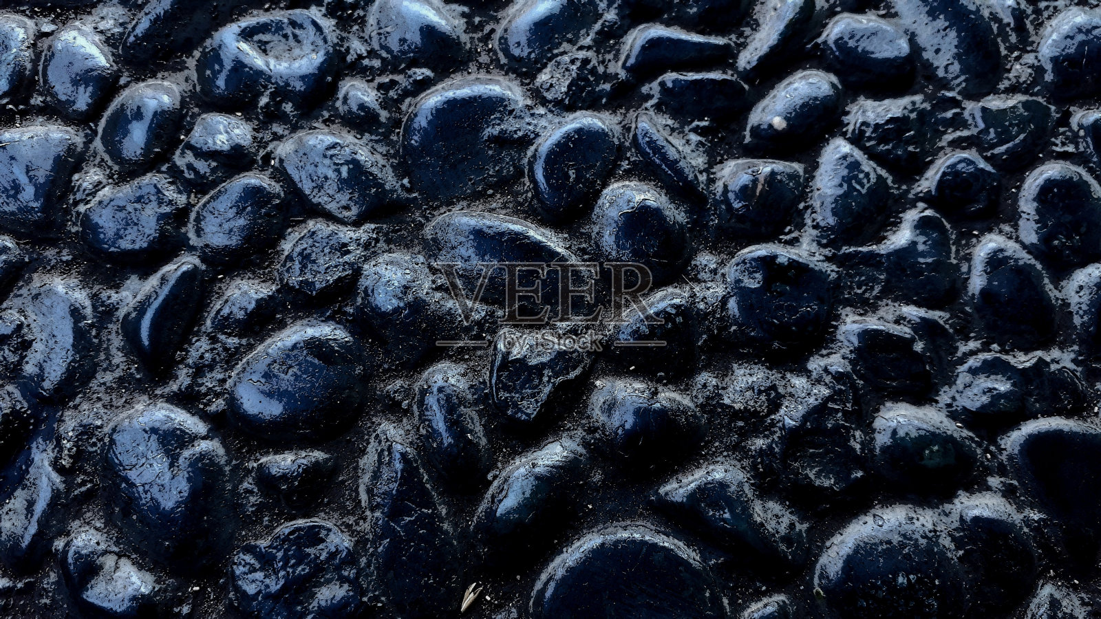 抽象的黑色背景，自然的石材纹理为设计师照片摄影图片