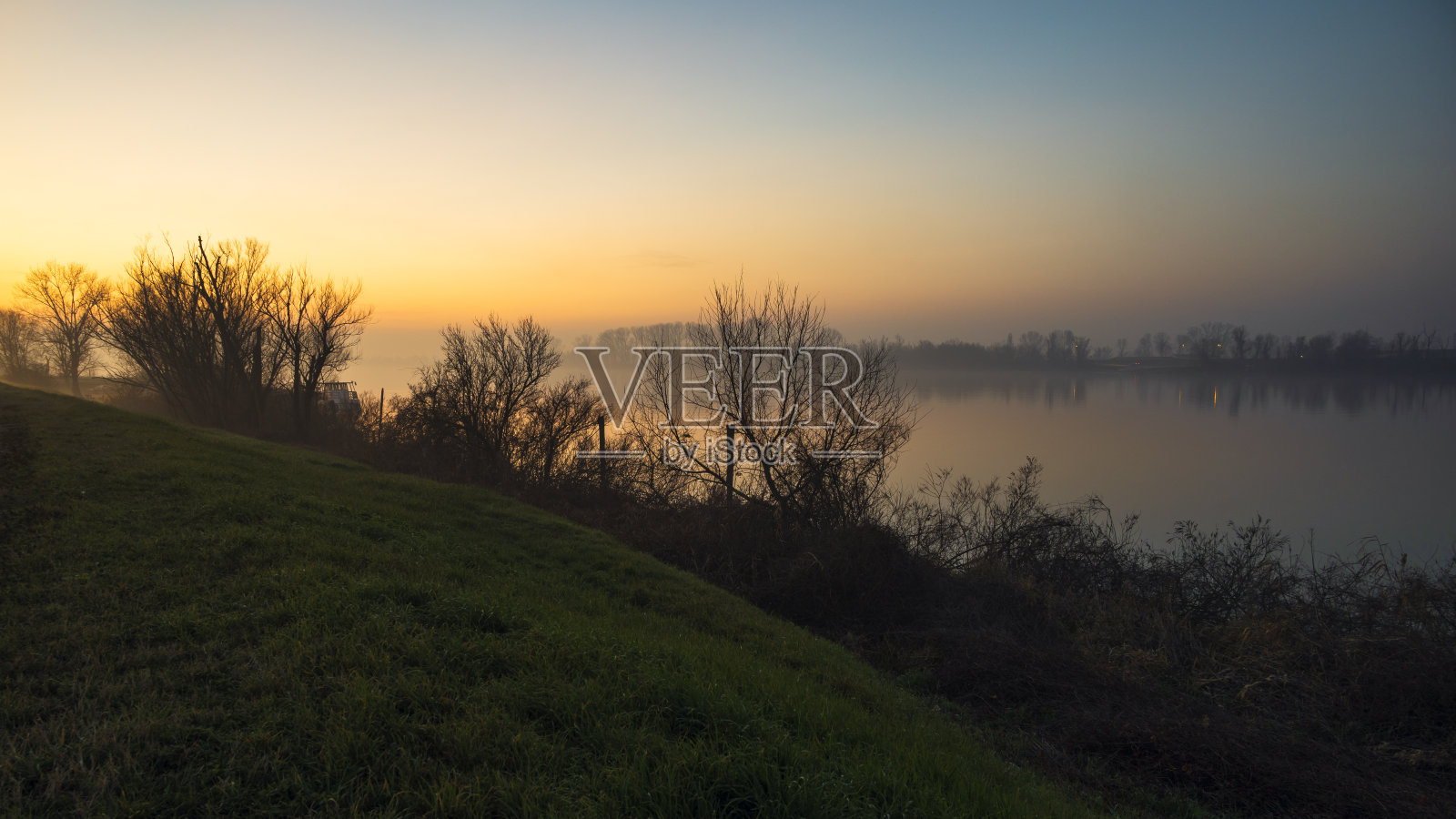 波河三角洲威尼托一侧的冬季景观照片摄影图片