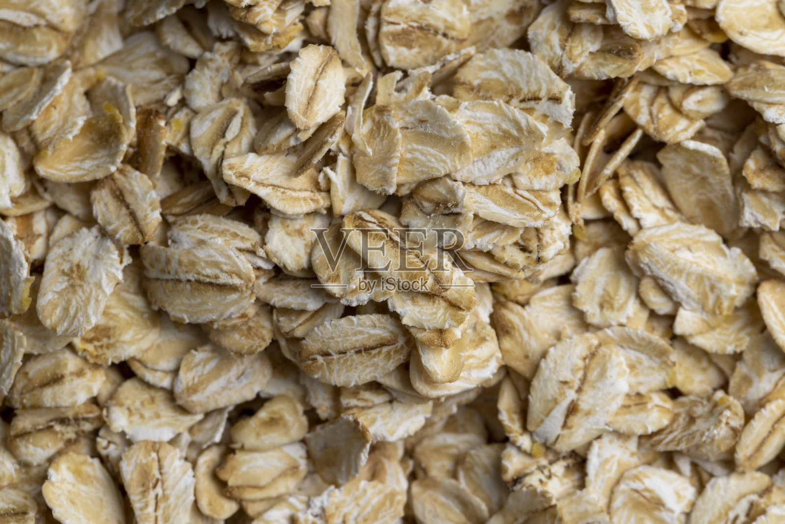 倒了大量燕麦片近景照片摄影图片