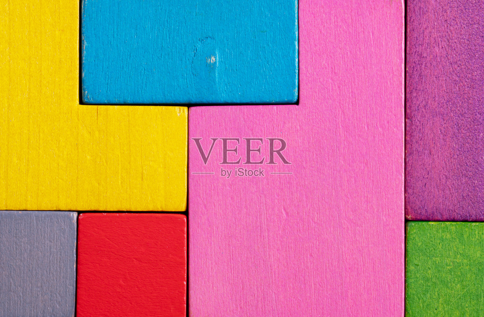 抽象的背景。背景用不同颜色形状的木块照片摄影图片