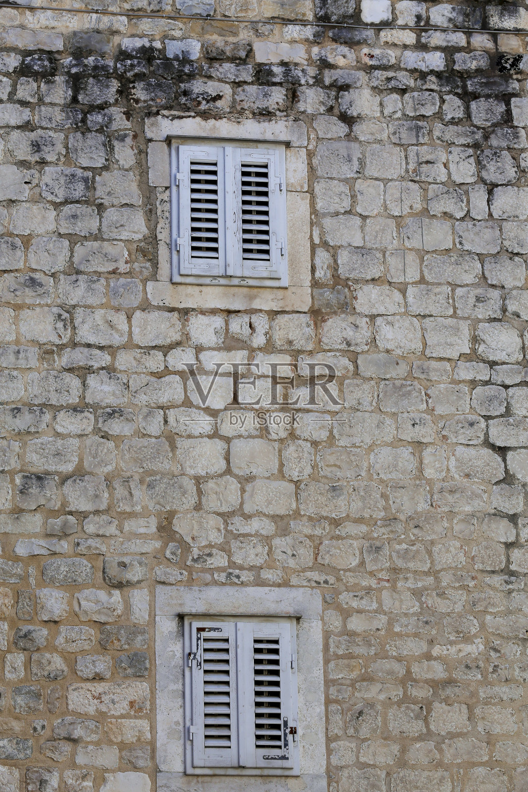 克罗地亚斯普利特市中心地中海风格的传统老石屋。照片摄影图片