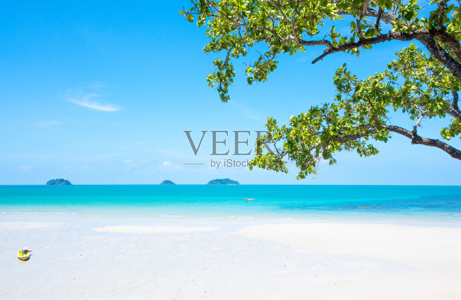 夏天去海边旅行照片摄影图片