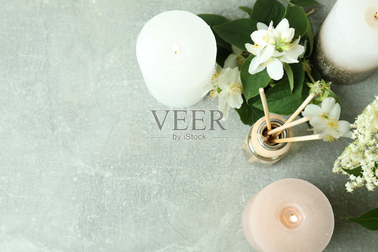 芳香概念与扩散在灰色纹理表照片摄影图片