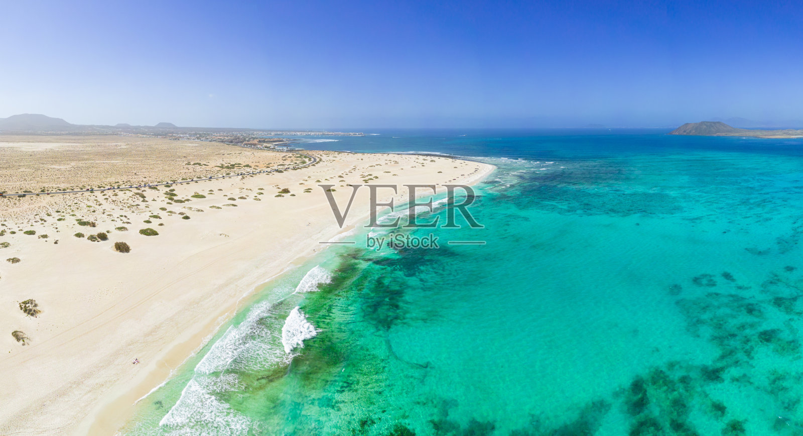 西班牙富埃特文图拉省科拉雷霍附近的国旗海滩和大普拉亚海滩美丽的高空鸟瞰图照片摄影图片