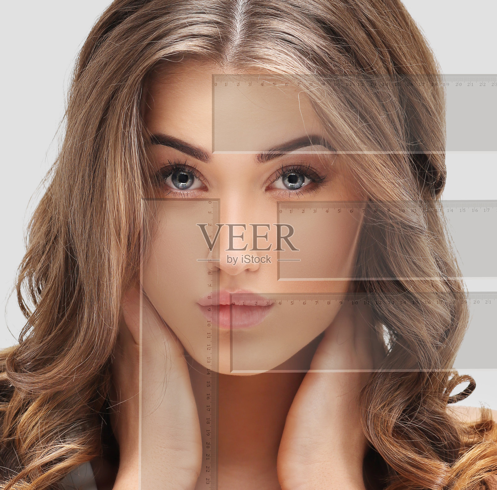 美容，修饰脸部使其更接近黄金面具，整形手术。纠正不对称…照片摄影图片