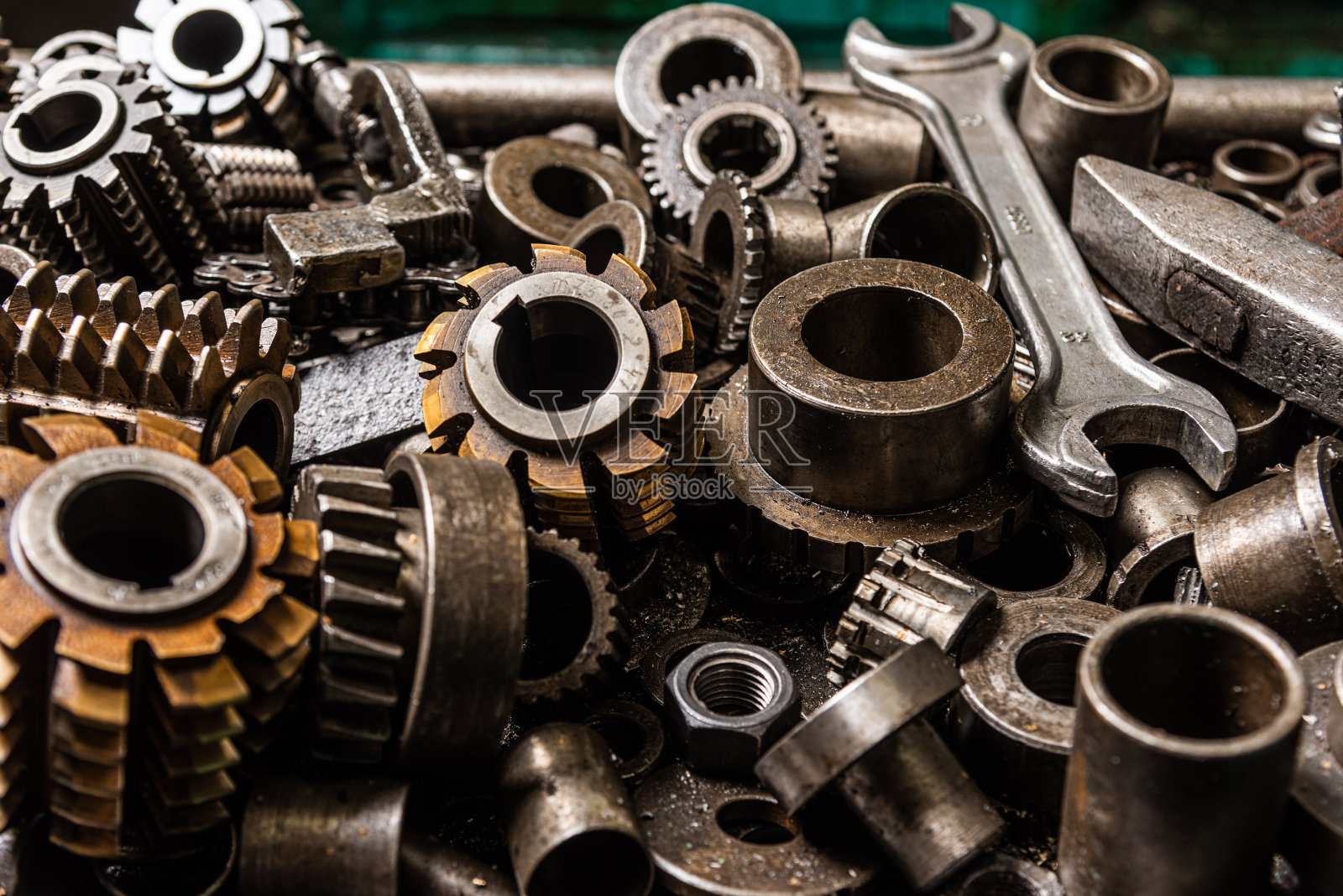 旧设备，机器，工具在一个废弃的机械工厂的乡村风格照片摄影图片