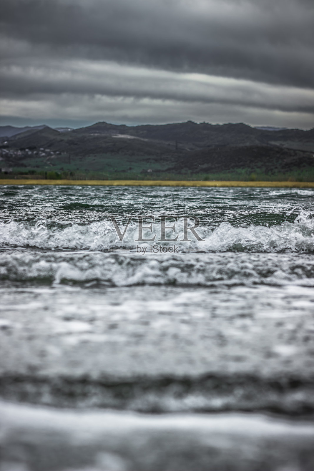 刮风天气丽丝湖浪照片摄影图片