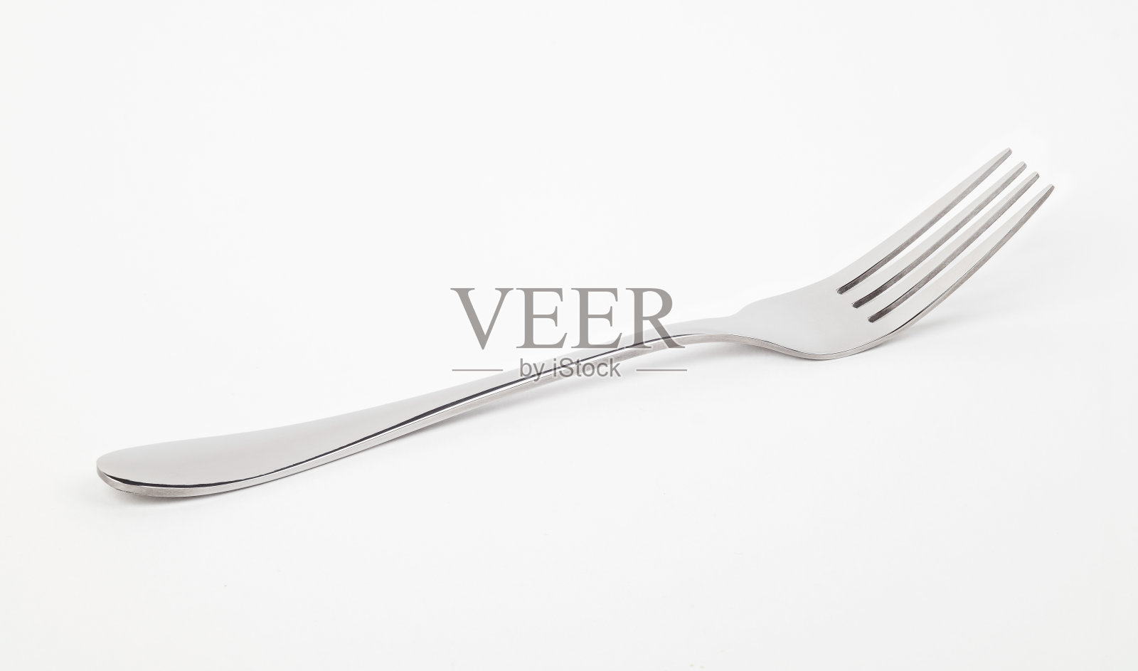 白色背景上的金属叉子。照片摄影图片