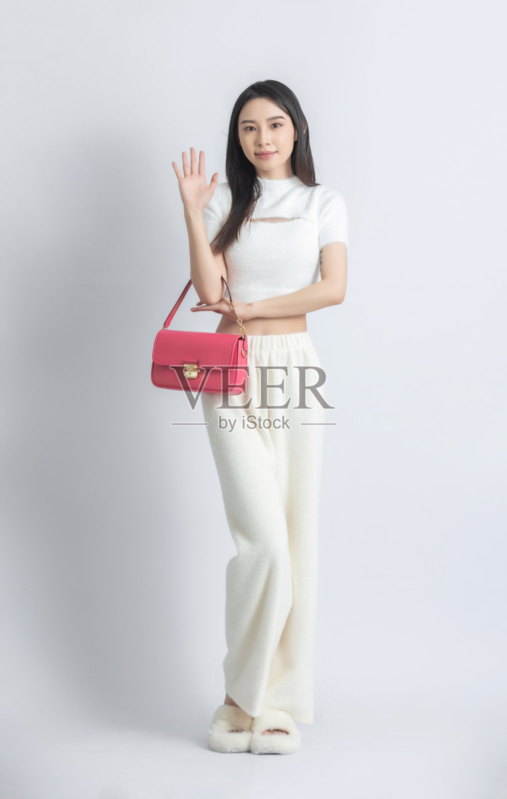 美丽的女模特在时装工作室摆姿势照片摄影图片