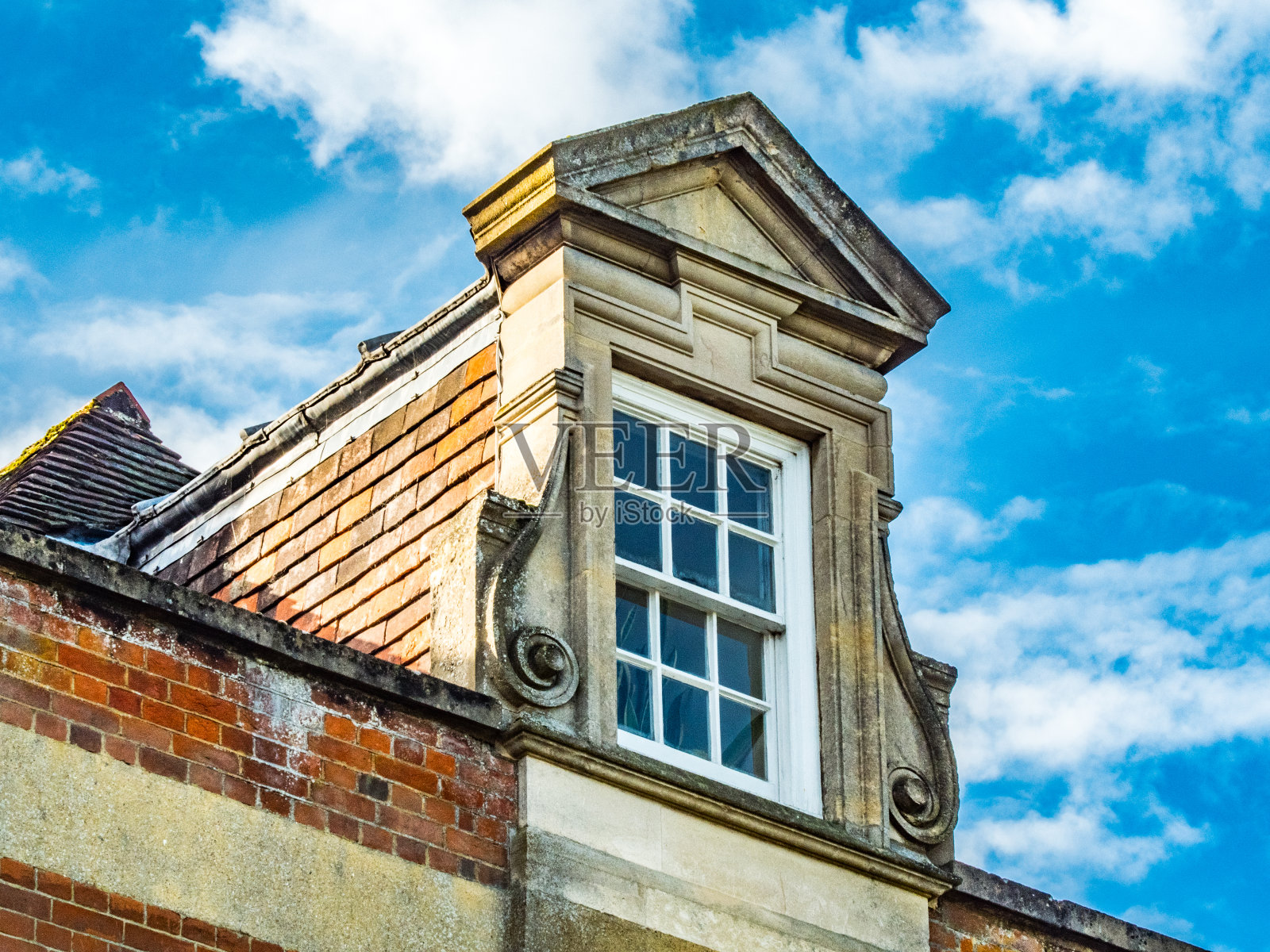 红砖大厦阁楼窗户照片摄影图片