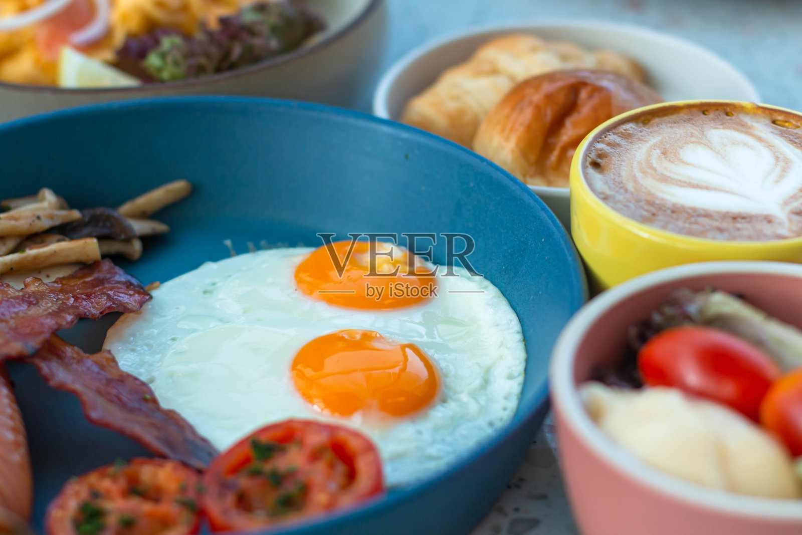 早餐煎蛋火腿香肠照片摄影图片