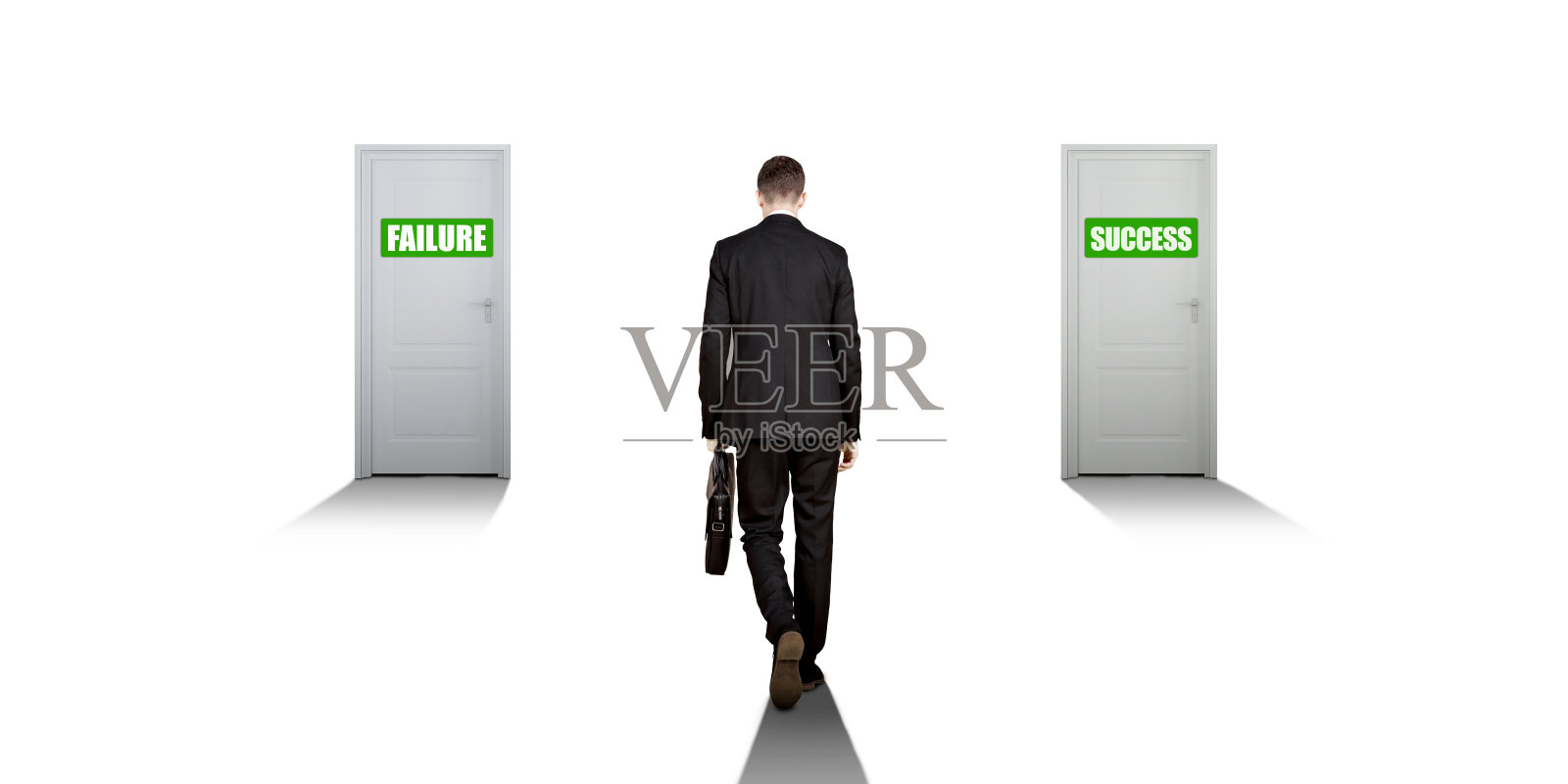 站在一个路口，成功和失败的门隔离在白色的背景照片摄影图片