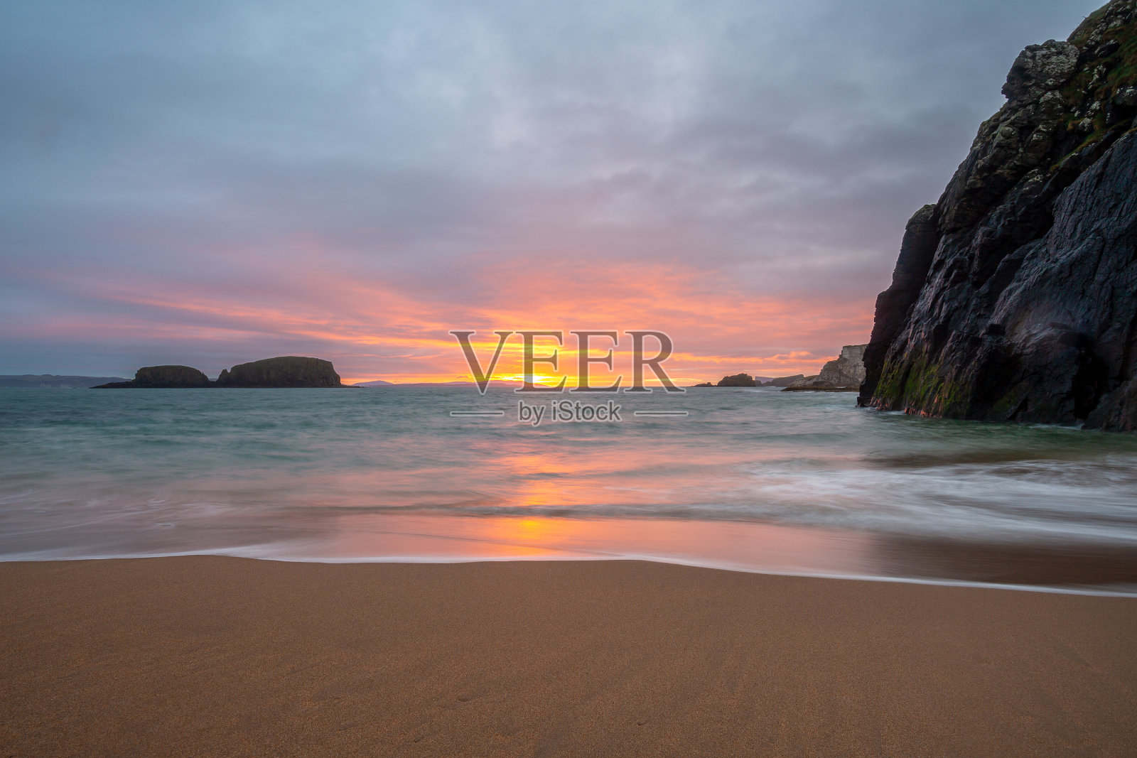 巴林托海滩，堤道海岸，北爱尔兰照片摄影图片