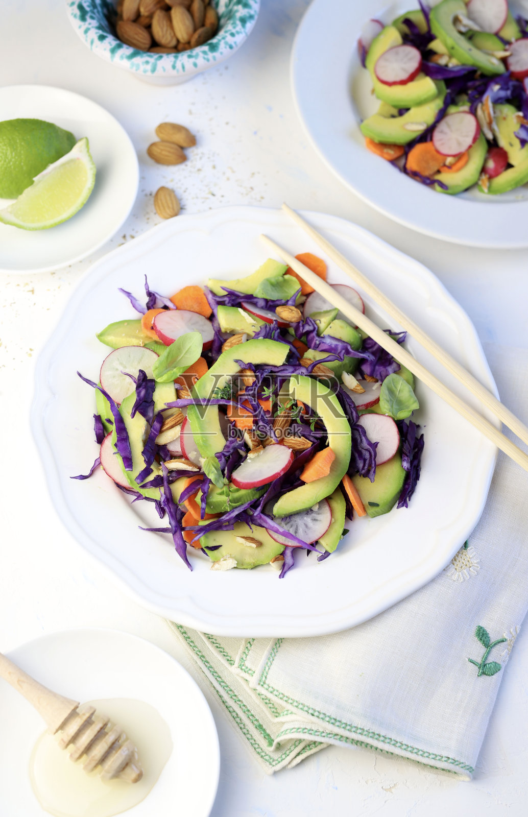 自制单份苹果馅饼。照片摄影图片