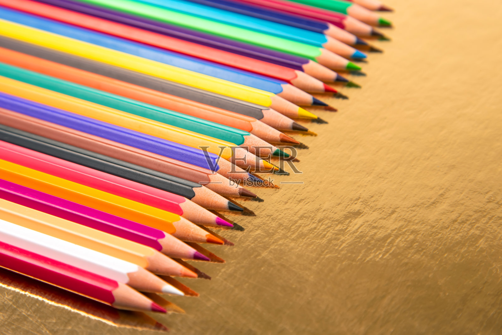 彩色铅笔。一套用于绘画的彩色铅笔。绘画的艺术创造力照片摄影图片
