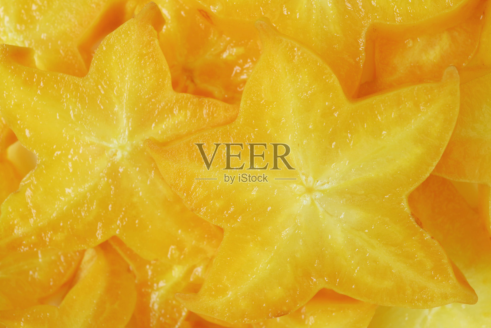 一堆充满活力的橙黄色新鲜成熟的杨桃片照片摄影图片