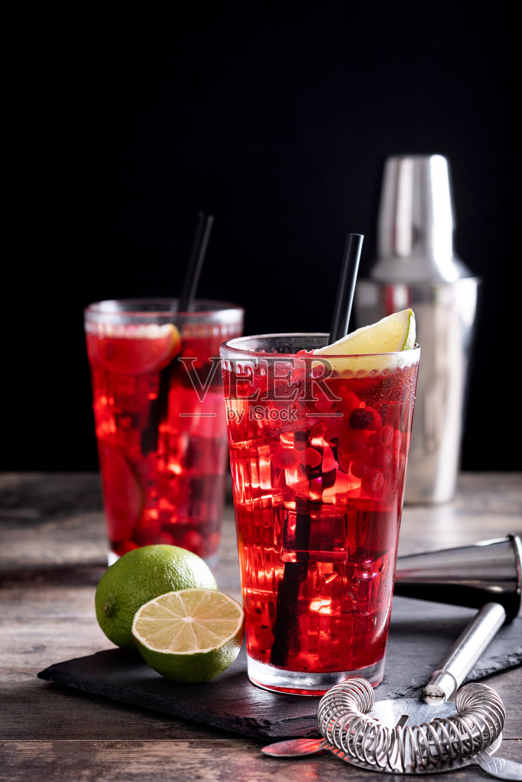 加伏特加和蔓越莓汁的科德角鸡尾酒照片摄影图片