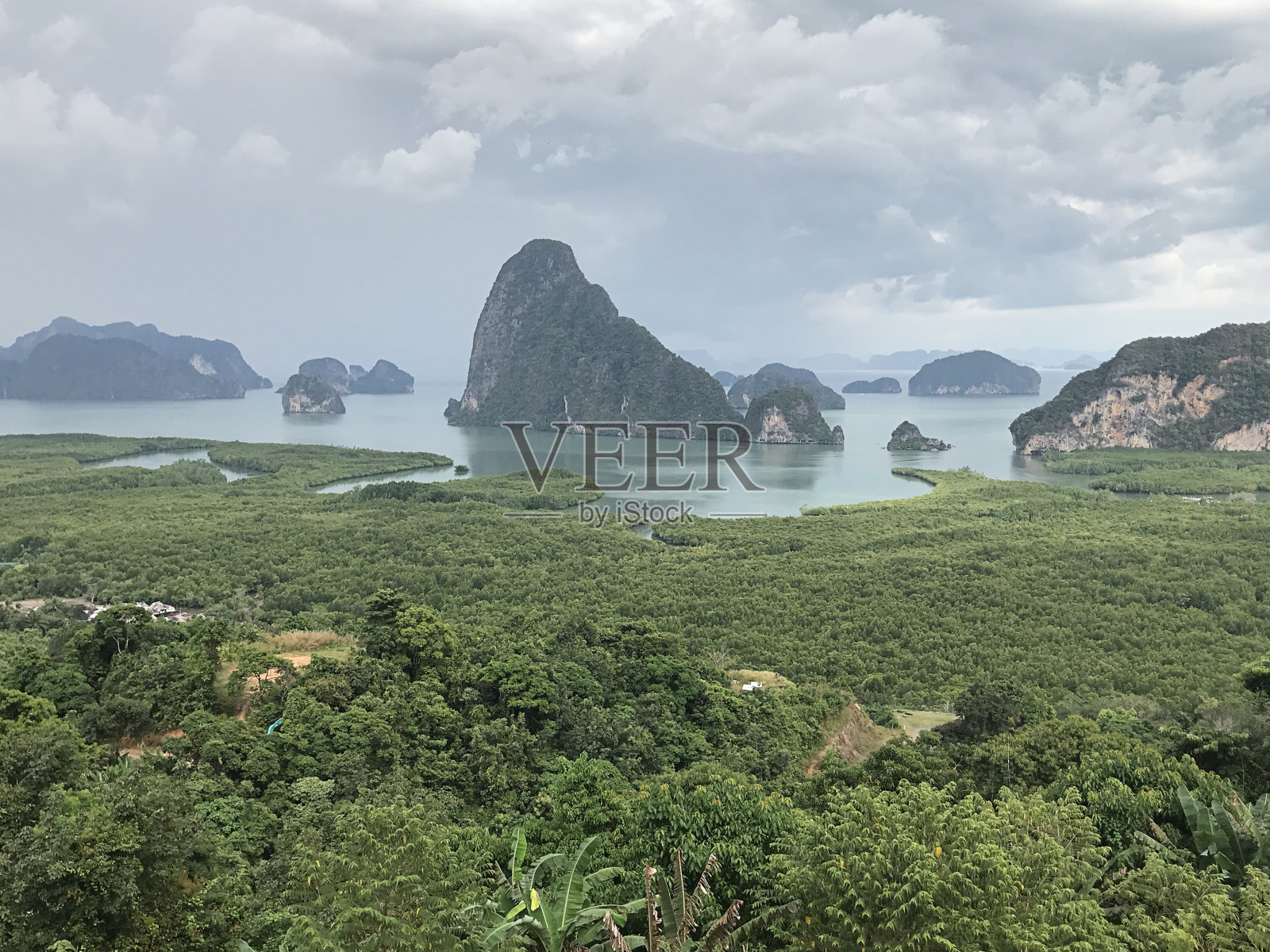 泰国攀牙省Samet Nangshe的风景。照片摄影图片