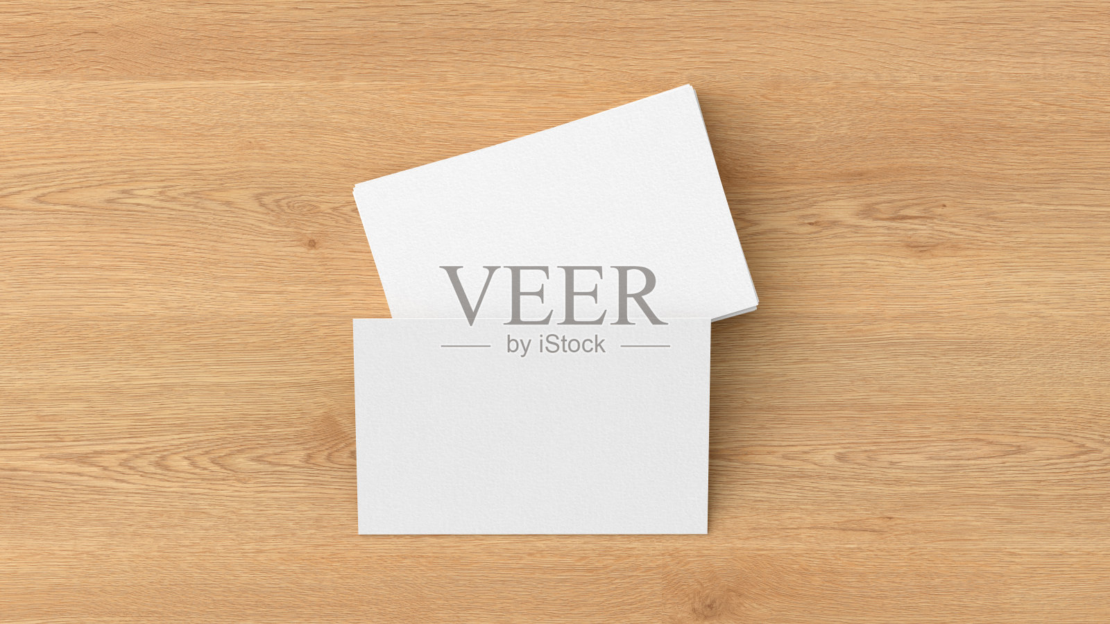 名片模型。一叠木制背景的名片。俯瞰上方照片摄影图片